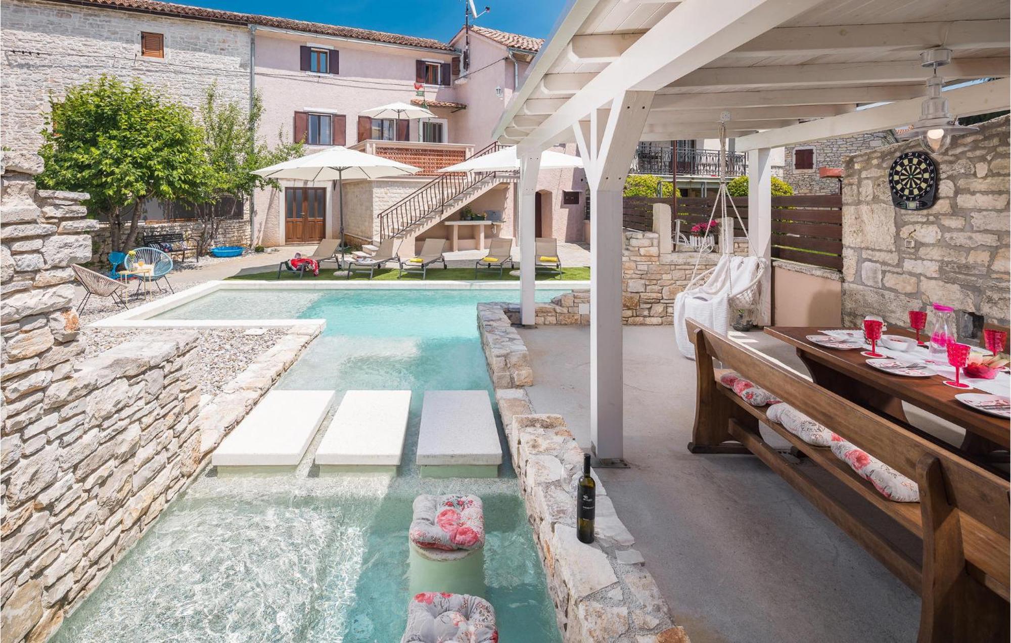 4 Bedroom Cozy In Сasa de vacaciones